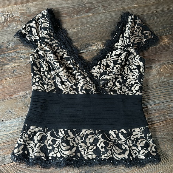 Tadashi lace and sequin/beaded embellished occasions top EUC size 8 - Picture 3 of 9